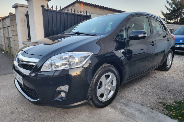 TOYOTA  AURIS